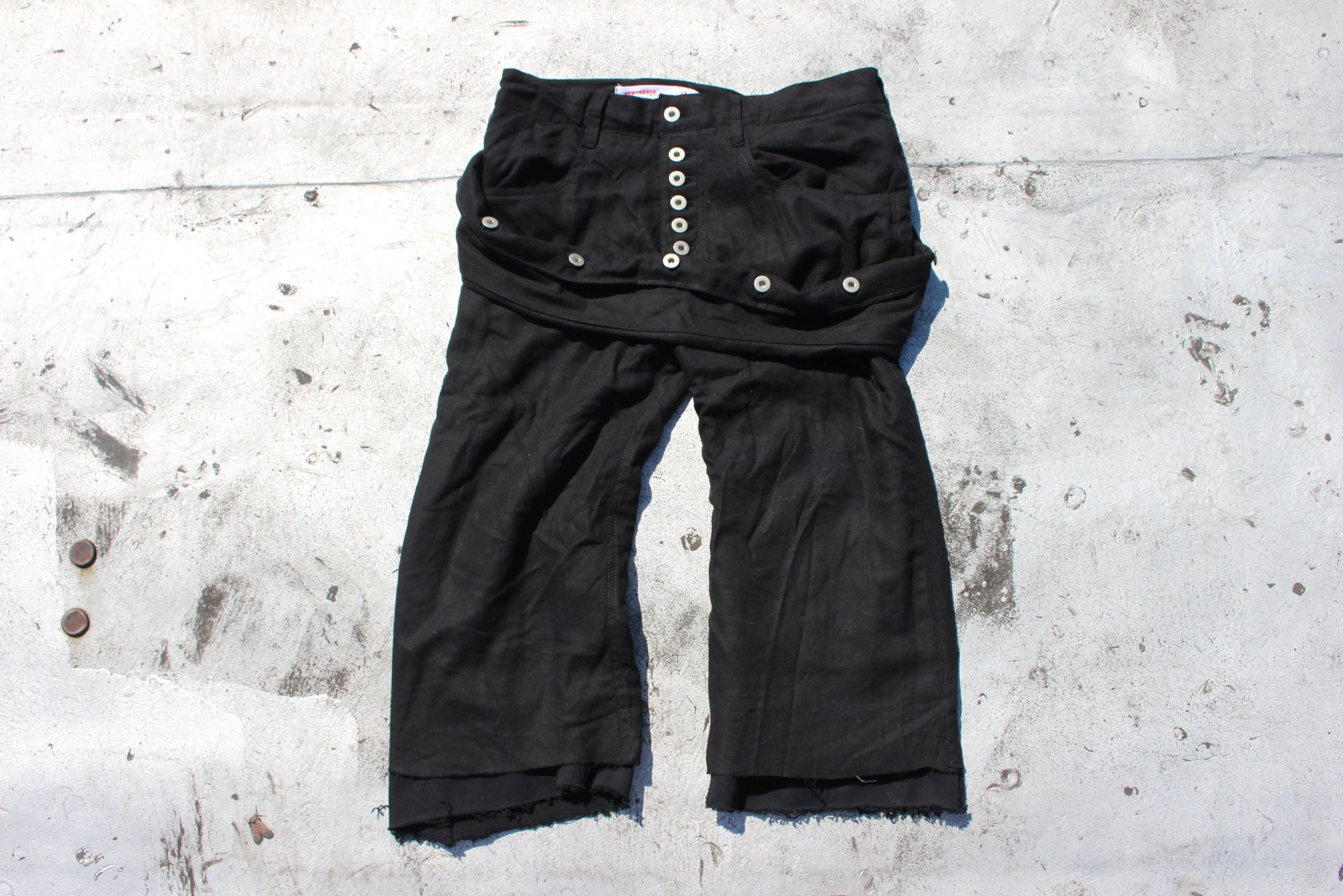 Sling “Nomad” Capris — original garment photograph